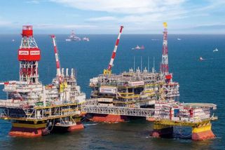 Ukrajinci unikátním dronovým útokem vyřadili Rusům ropnou plošinu v Kaspickém moři - Novinky